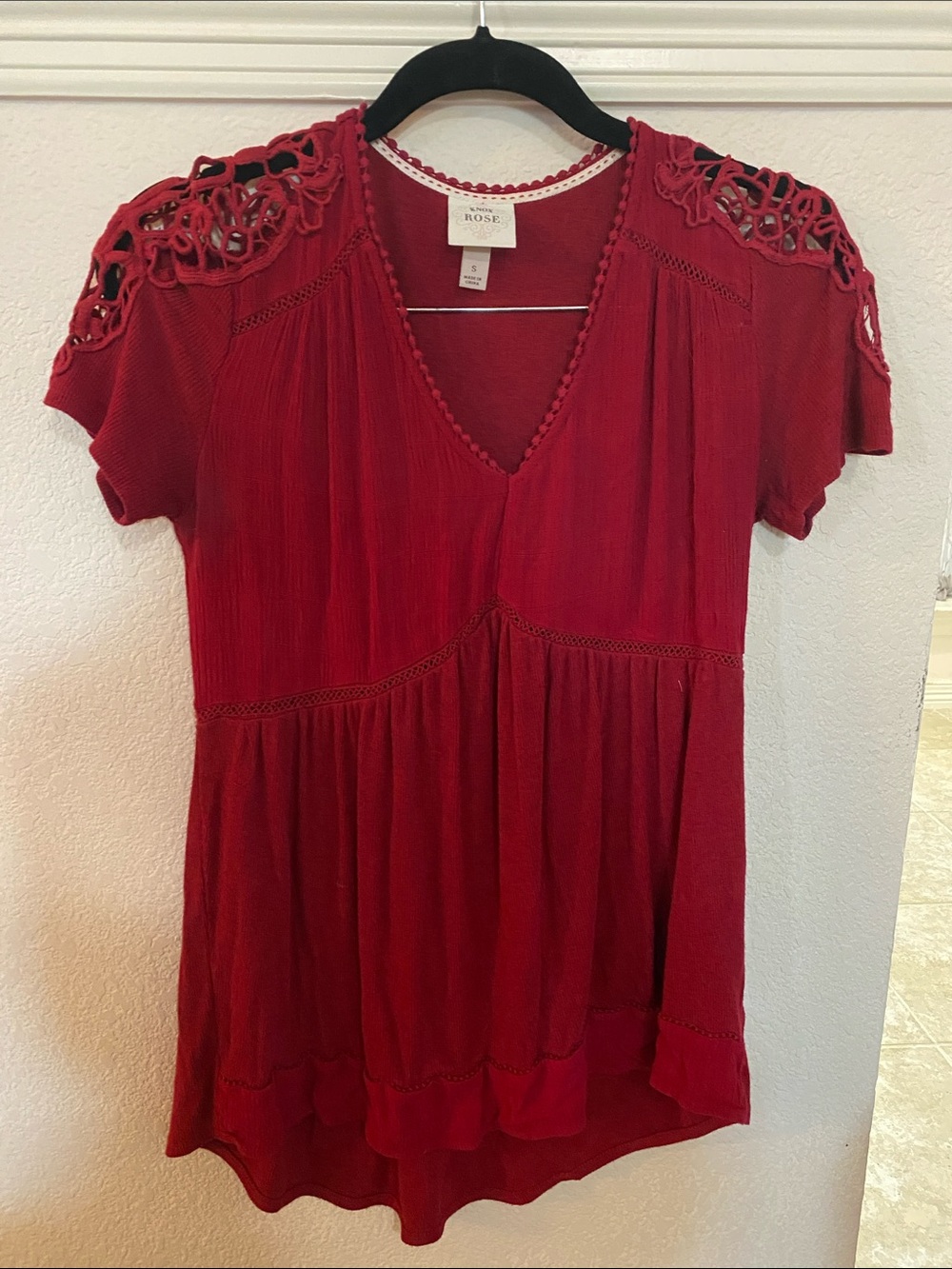 Knox Rose Crimson V-Neck Crochet Shoulder Tunic
